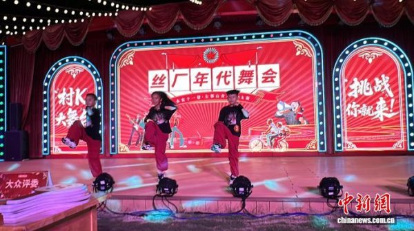 鳄鱼配资 （活力中国调研行）泸州纳溪丝厂旧址“变身” 新经济模式激活城市活力