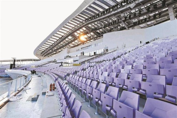 好多牛 深圳欢乐剧场26日揭幕 水域舞台面积约3790平方米，为全国最大户外水上舞台